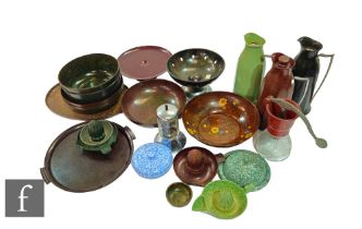 Various makers - A collection of bakelite kitchenalia to include seven bowls, flasks, cream maker,