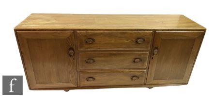 Lucian Ercolani for Ercol Furniture - A Windsor blonde elm sideboard, model 455, fitted with an
