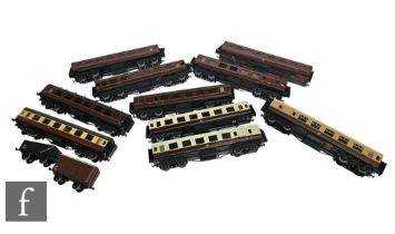 A collection of O gauge Leeds Model Co rolling stock and passenger coaches to include a GWR Third