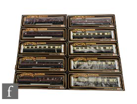 Ten OO gauge Mainline passenger coaches, all boxed. (10)
