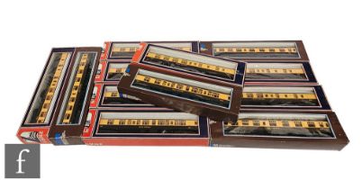 Twelve O gauge Lima coaches, all GWR, boxed. (12)