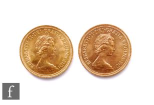 Elizabeth II - Two sovereigns, 1974 and 1978. (2)