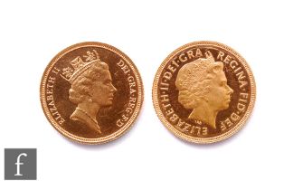 Elizabeth II - Two sovereigns, 1990 and 1999. (2)