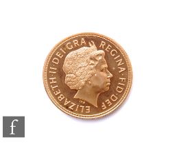 Elizabeth II - A gold five pound coin or Quintuple sovereign, 2007, weight 40g.
