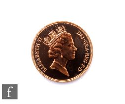 Elizabeth II - A five pound uncirculated Royal Mint gold coin, 1996, with certificate No 0245,