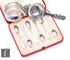 A cased set of six hallmarked silver tea spoons with a silver tea strainer, Sheffield 1937 and
