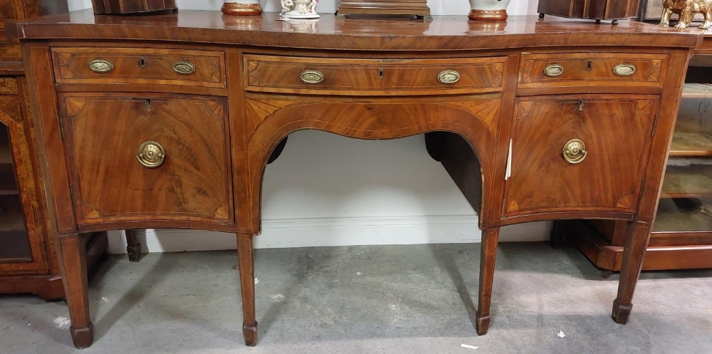 A Georgian period fine quality serpentine front mahogany Sideboard, the shaped top with central