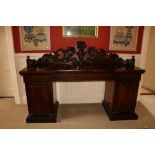 A fine qualityÿearly Victorian Irish mahogany Niche Sideboard, probably Strahan, Dublin of