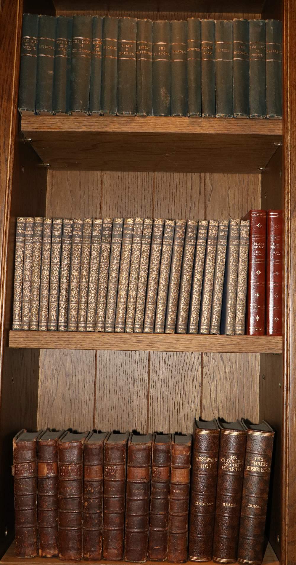 General Books: Some antiquarian leather bound Volumes, some modern books on Art, Antiques, Horse