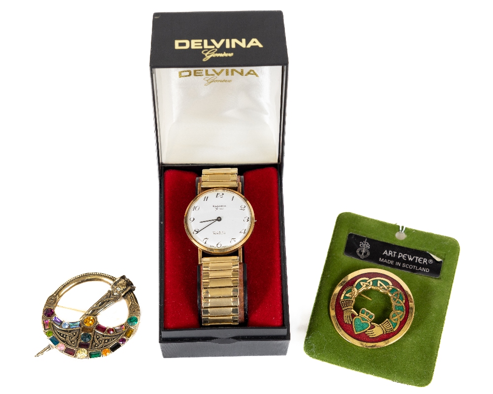 A Delvina, Geneve Gentleman's Wrist Watch, with circular dial, extending strap, in original case and