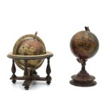 Due mappamondi - Two globes
