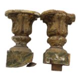 Due piccole mensole a forma di anfora - Two small shelves in the shape of an amphora