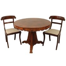 Tavolo tondo con quattro sedie - Round table with four chairs