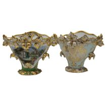 Due vasi in porcellana - Two porcelain vases