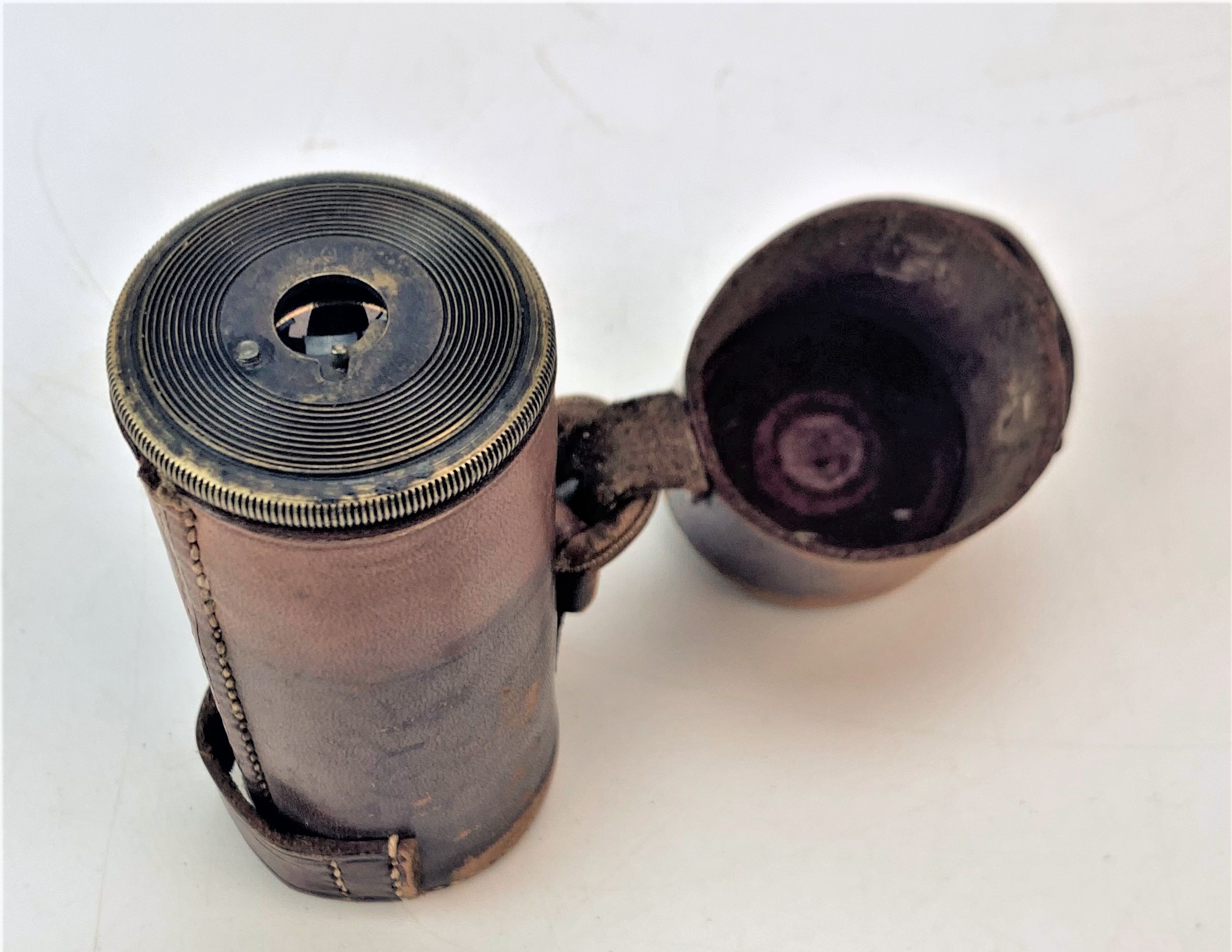 Telescope in leather case with additional lens - Image 9 of 10