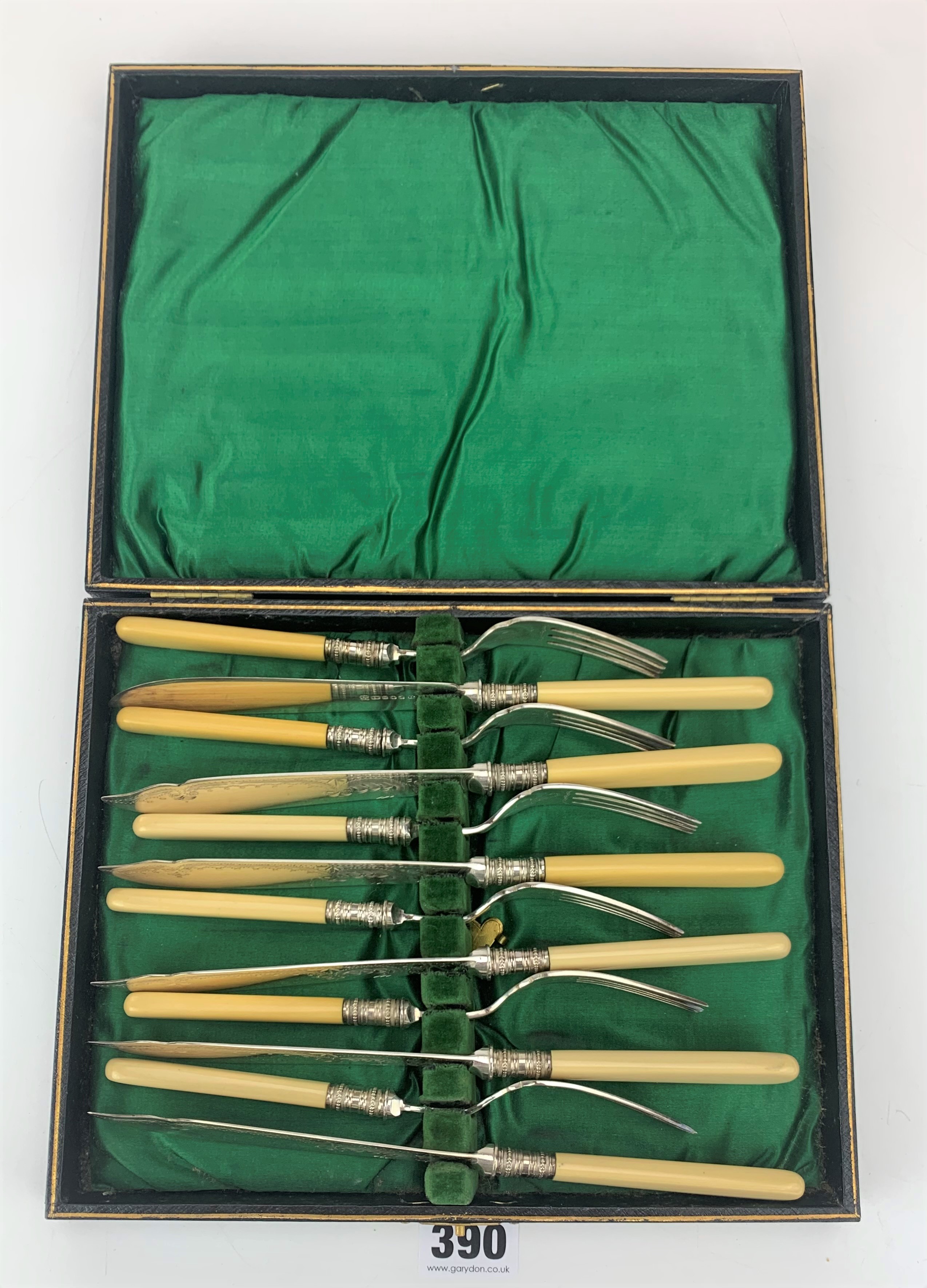 Cased set of 6 plated knives and forks