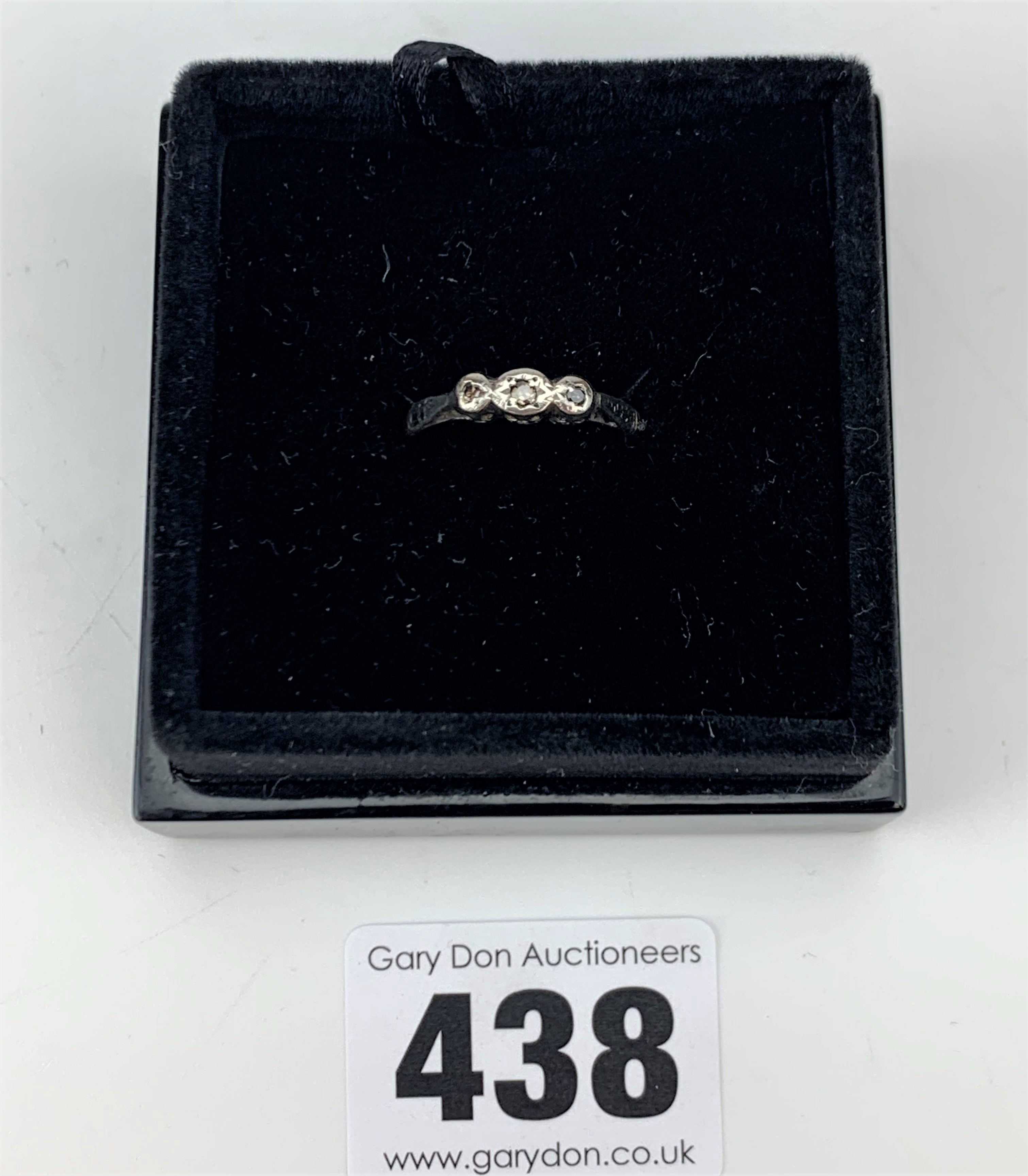 9k gold and platinum ring - Image 2 of 7