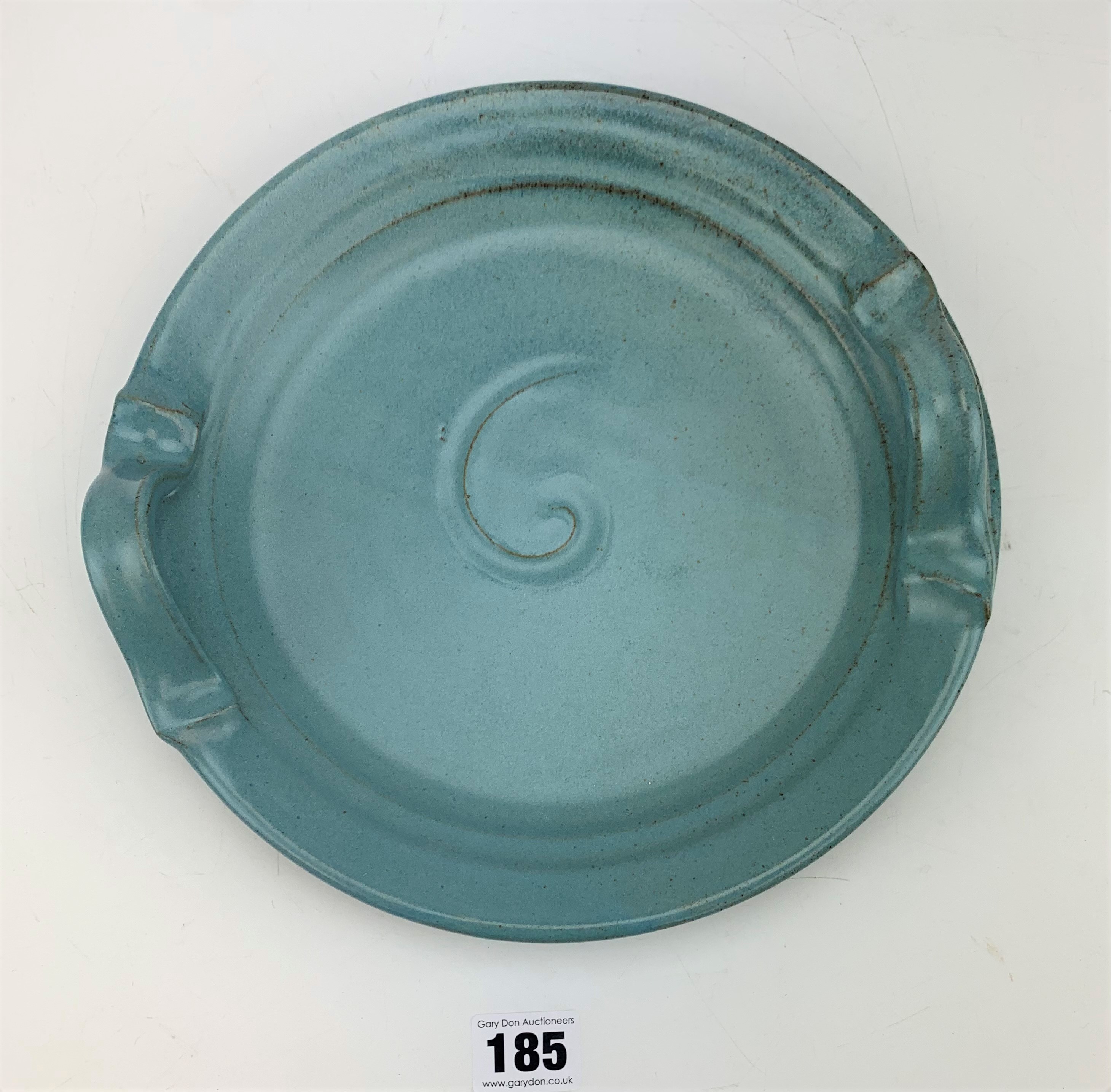 Studio art pottery twin handled plate. Signed Jan Burgess. 10” dia - Image 2 of 7