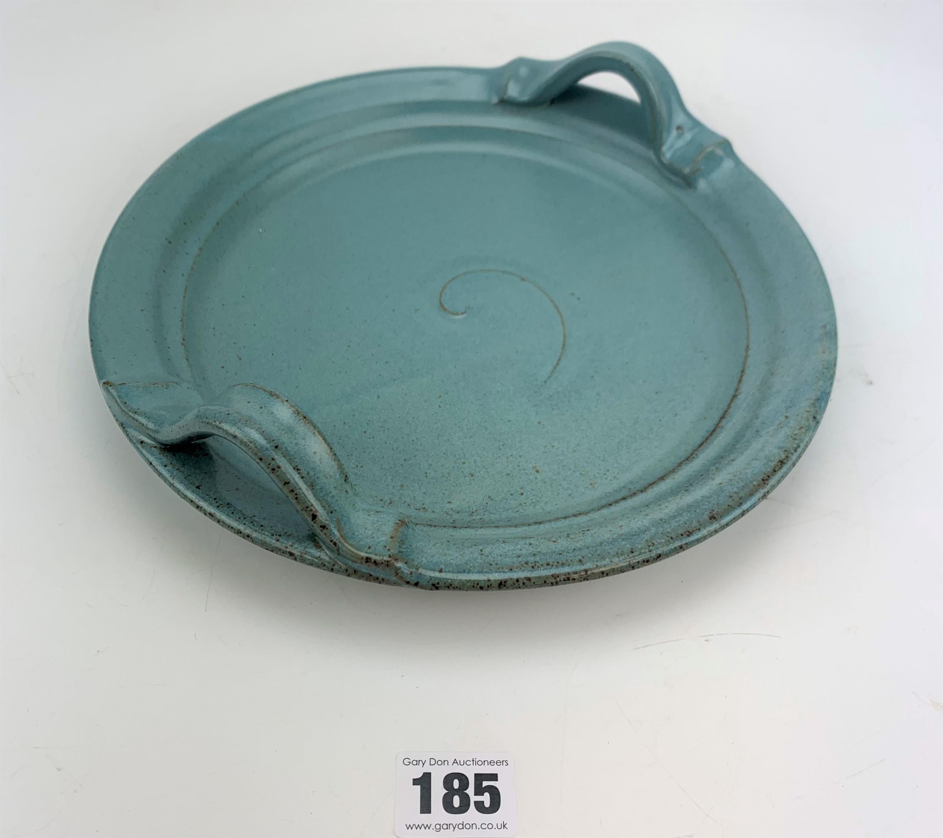 Studio art pottery twin handled plate. Signed Jan Burgess. 10” dia - Image 5 of 7