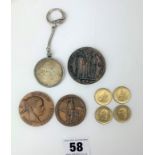 3 medallions, Italia coin keyring and 4 x 1970 L.20 Italian coins