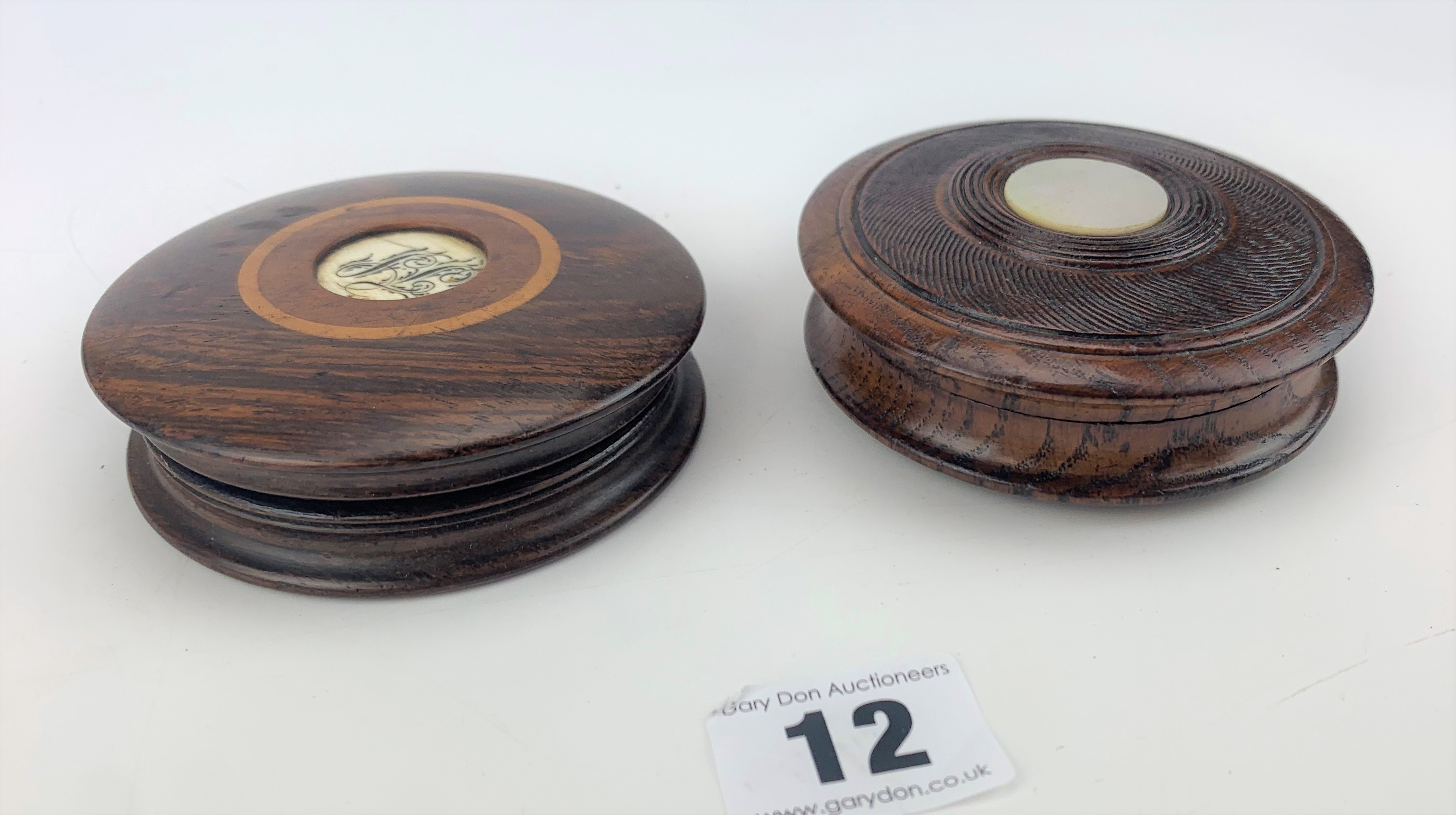 2 Georgian round wooden snuff boxes - Image 4 of 6
