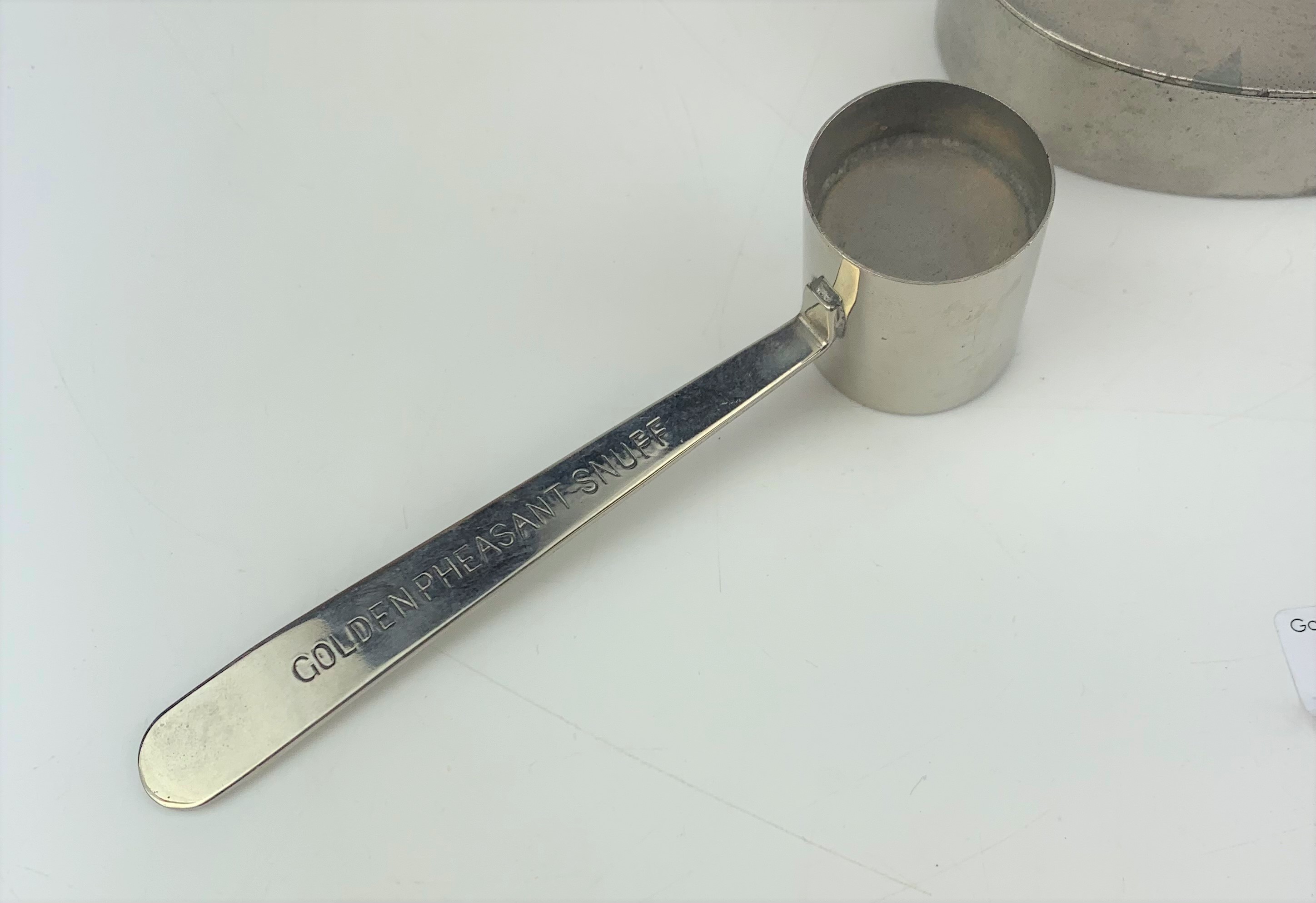 2 metal/pewter snuff boxes and tobacconists snuff scoop - Image 3 of 6