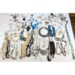 Assorted dress jewellery