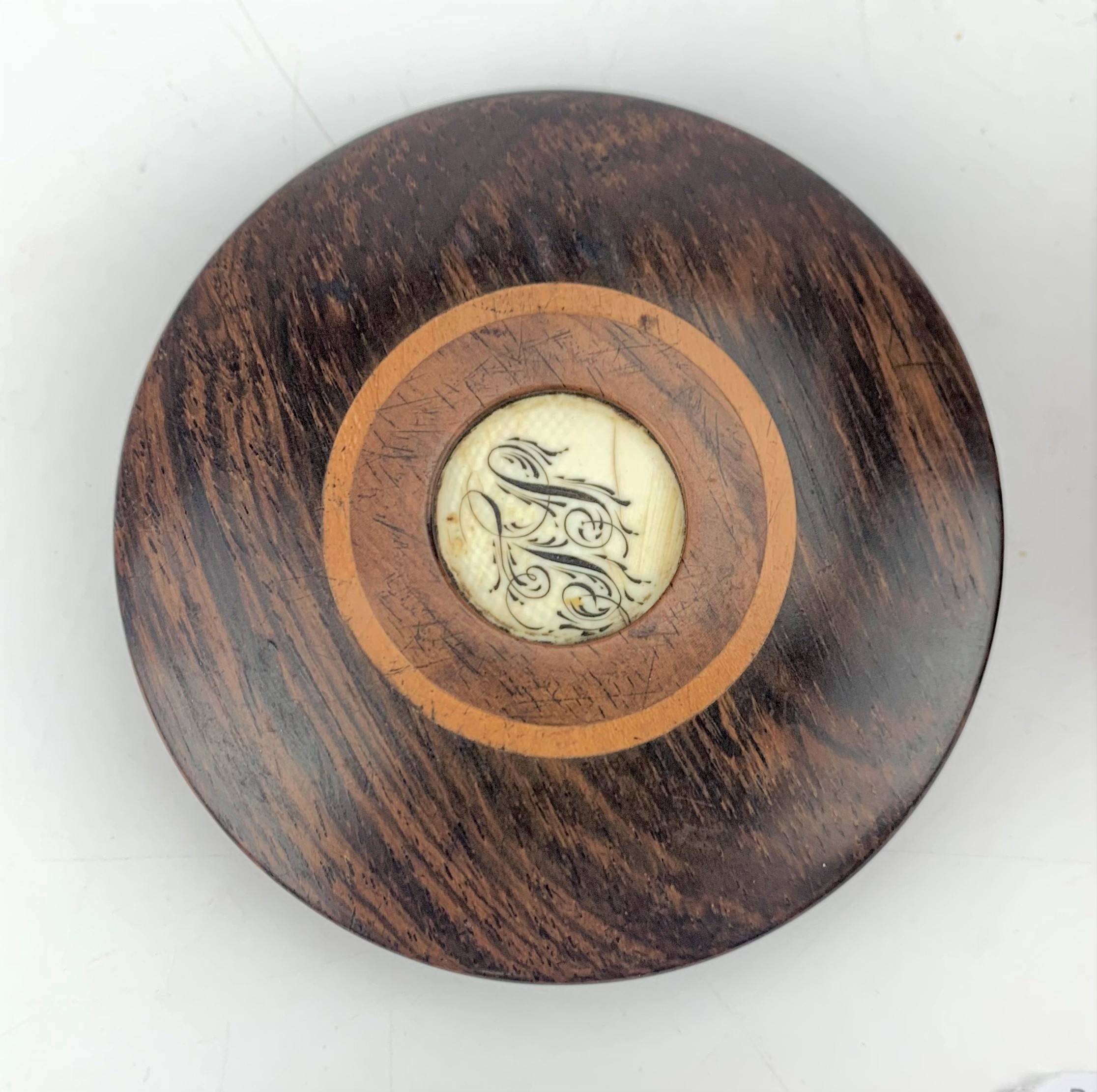 2 Georgian round wooden snuff boxes - Image 2 of 6