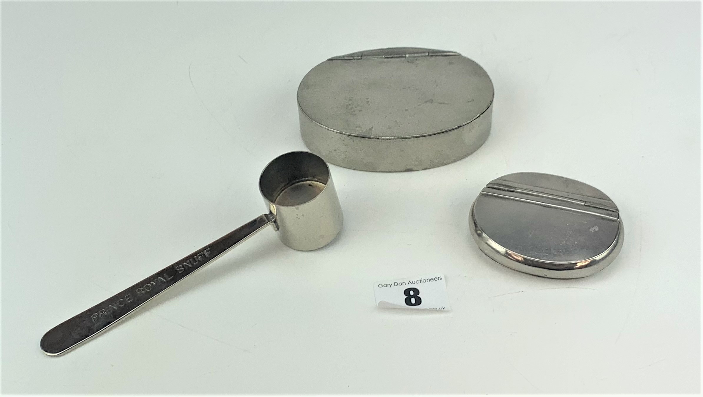 2 metal/pewter snuff boxes and tobacconists snuff scoop