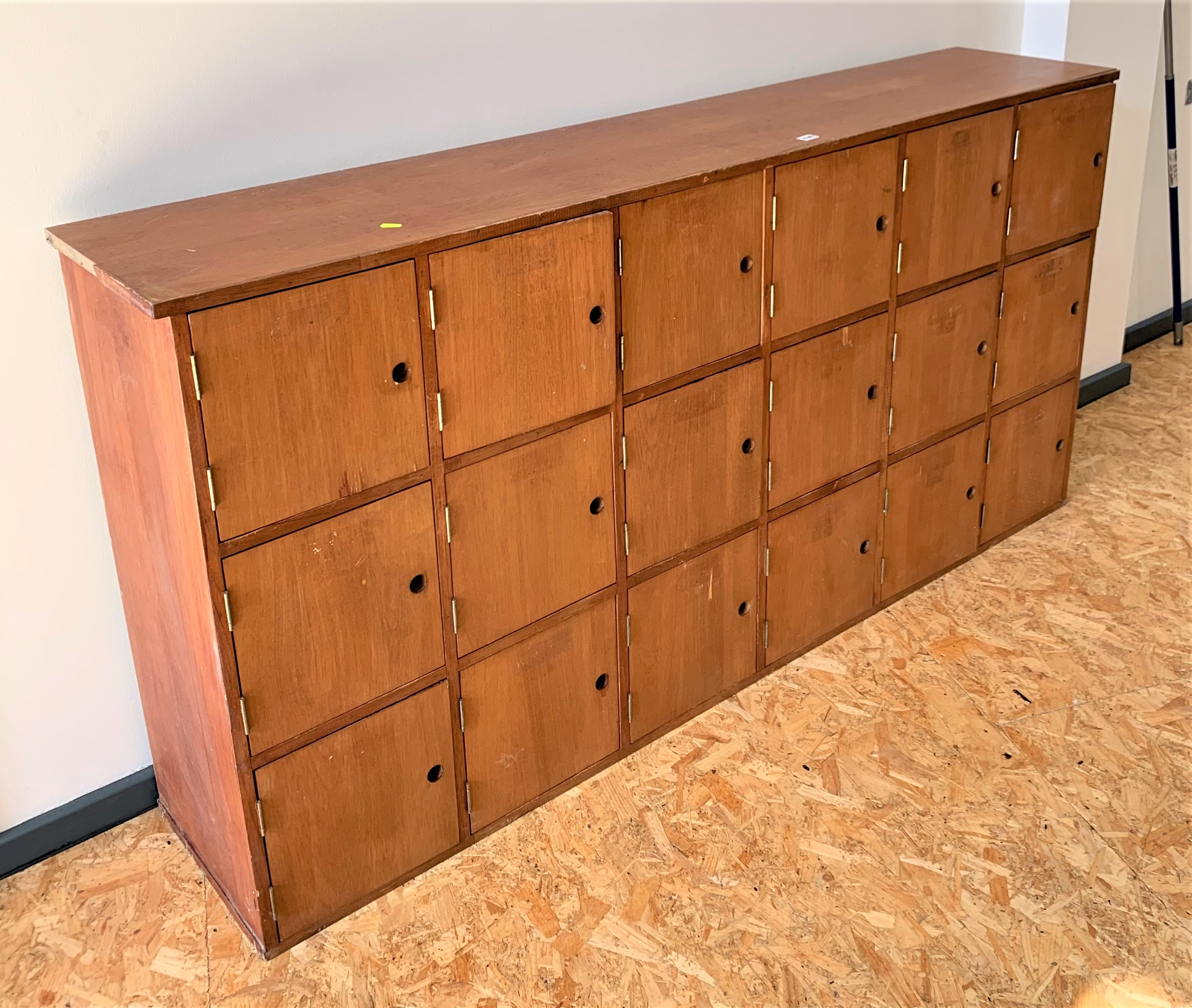 Wooden locker cabinet - Image 2 of 3