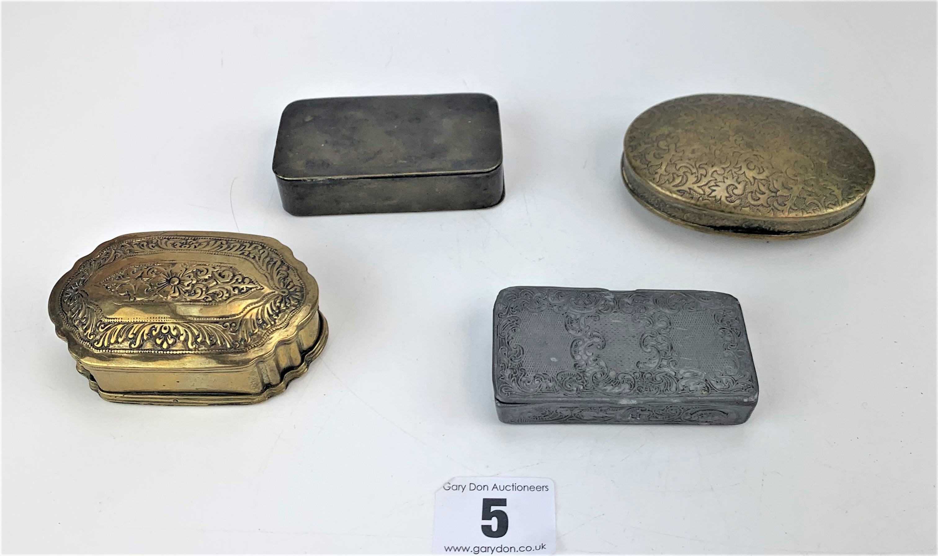 Mixed brass and pewter snuff boxes