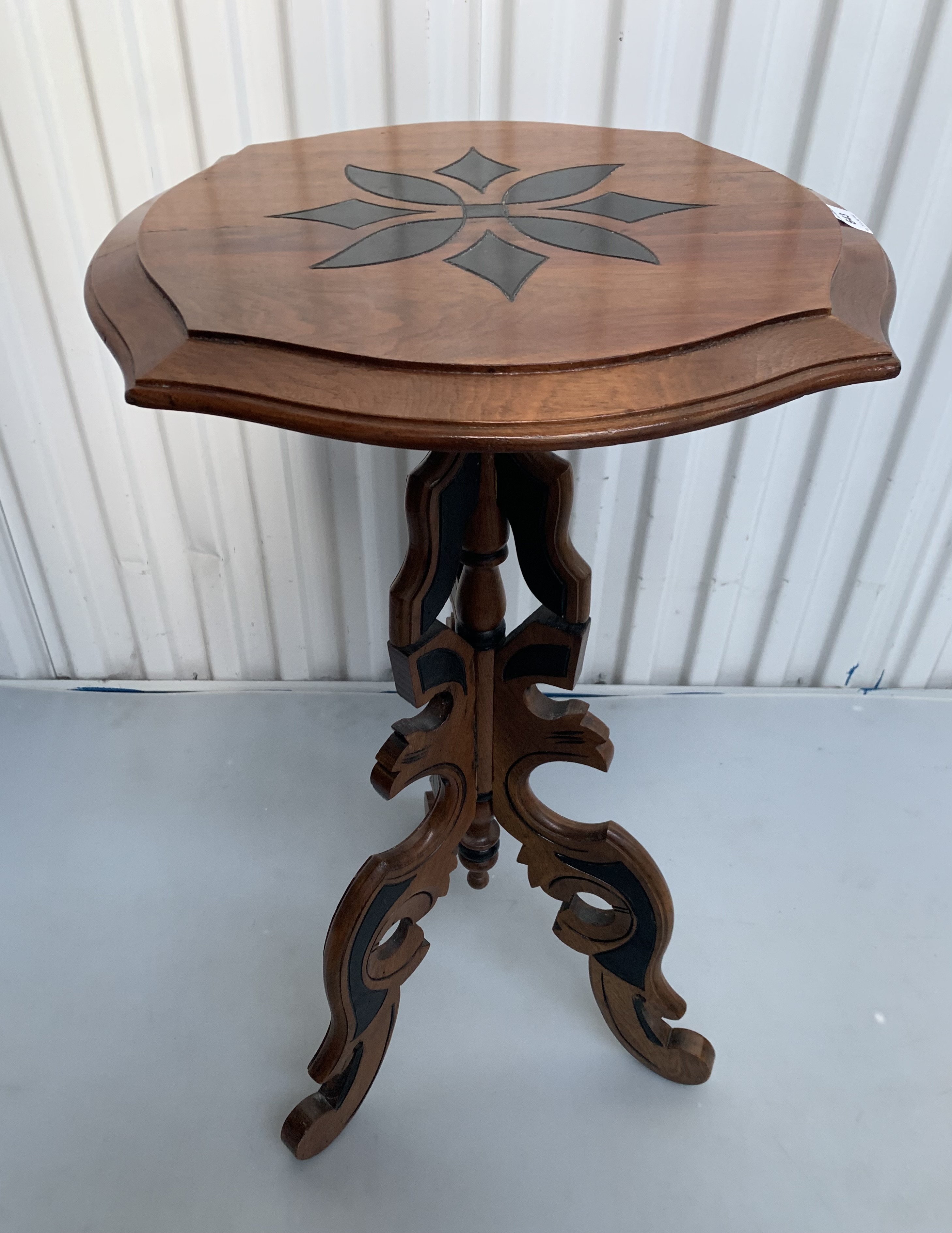 Carved inlaid tripod table - Image 4 of 6