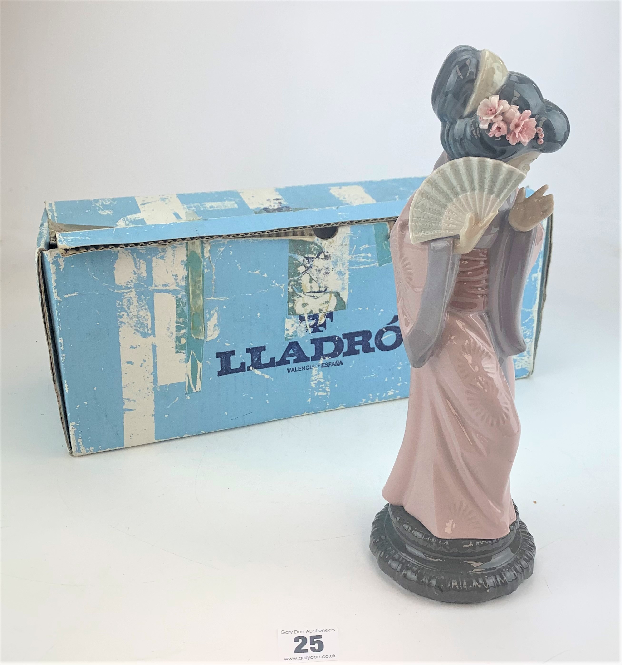 Lladro oriental lady figure in box - Image 2 of 4