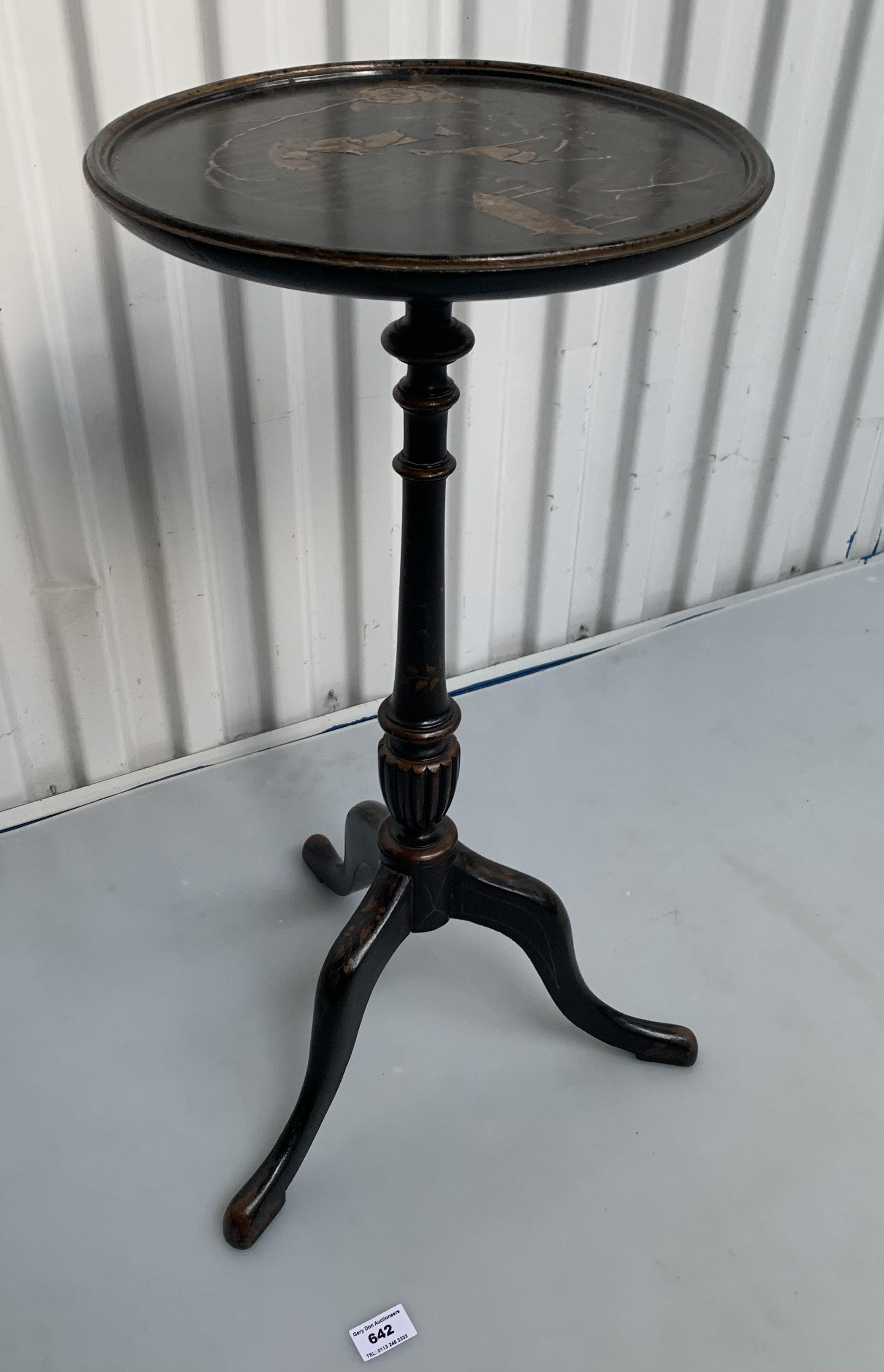 Lacquered tripod table - Image 4 of 6
