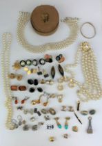 Assorted dress jewellery