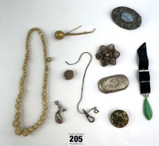 Assorted dress jewellery