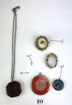 Large necklace and brooches