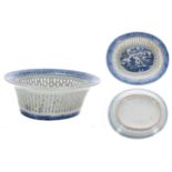 Chinese export oval reticulated porcelain blue and white chestnut basket, decorated with pagoda
