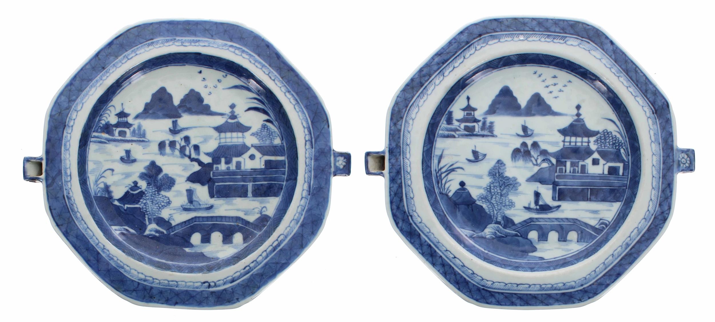 Pair of Chinese export blue and white export porcelain octagonal warming plates, decorated with - Image 4 of 4