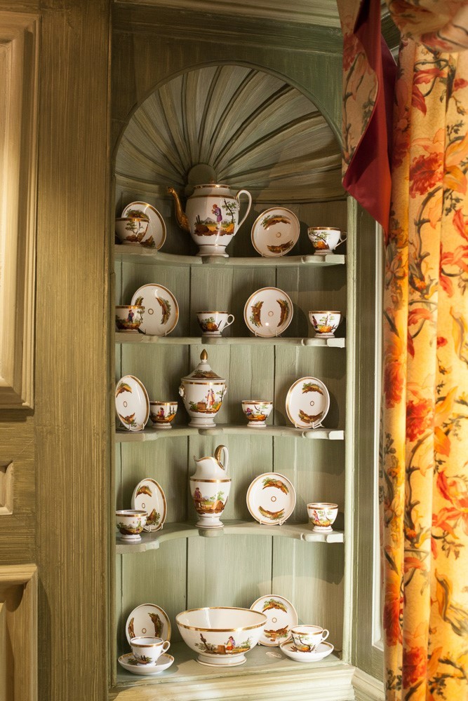 19th century Paris porcelain tea and coffee service, painted with decorated with country folk