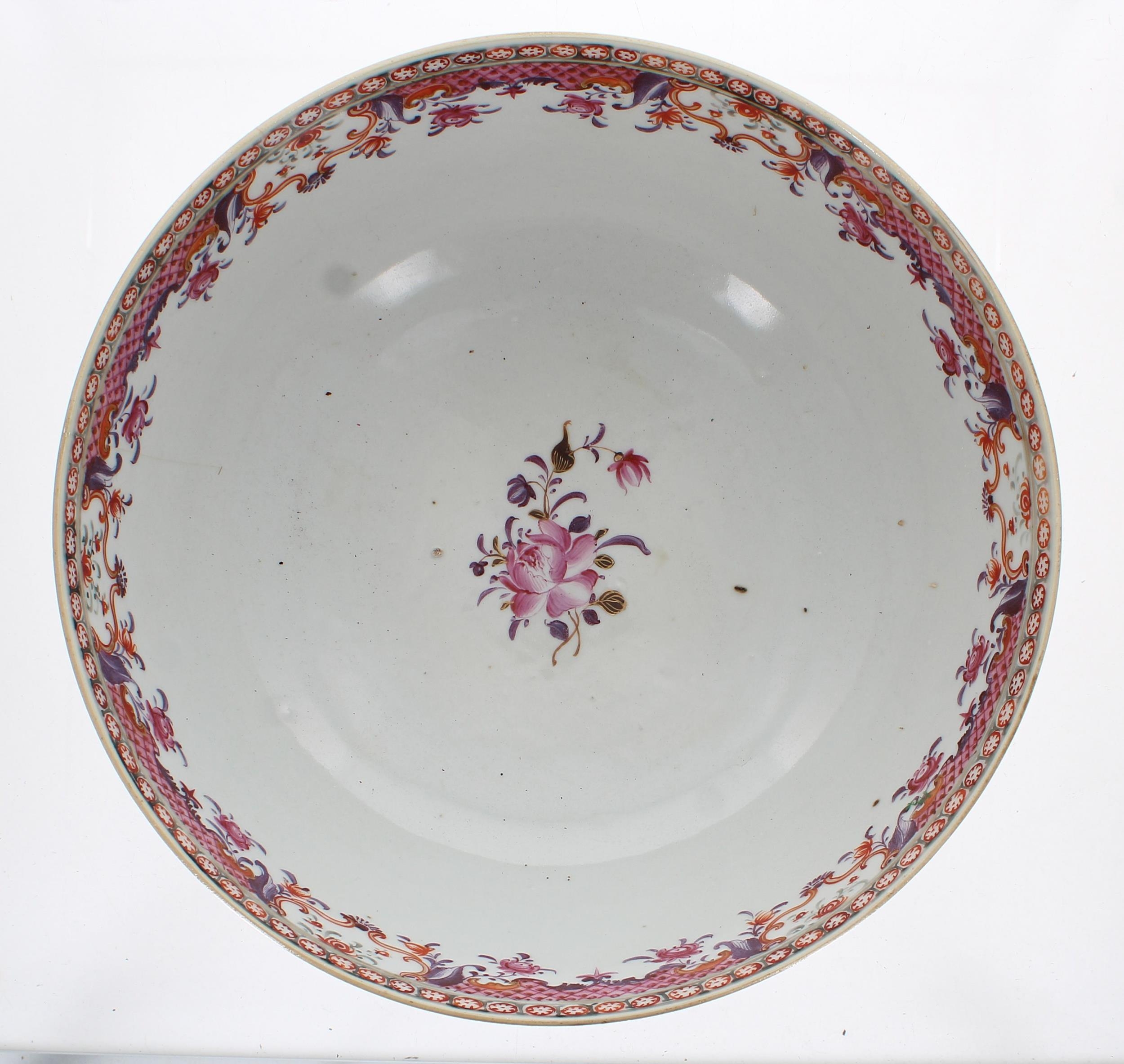 Chinese export porcelain famille rose circular punch bowl, painted with floral sprays with foliate - Image 4 of 5
