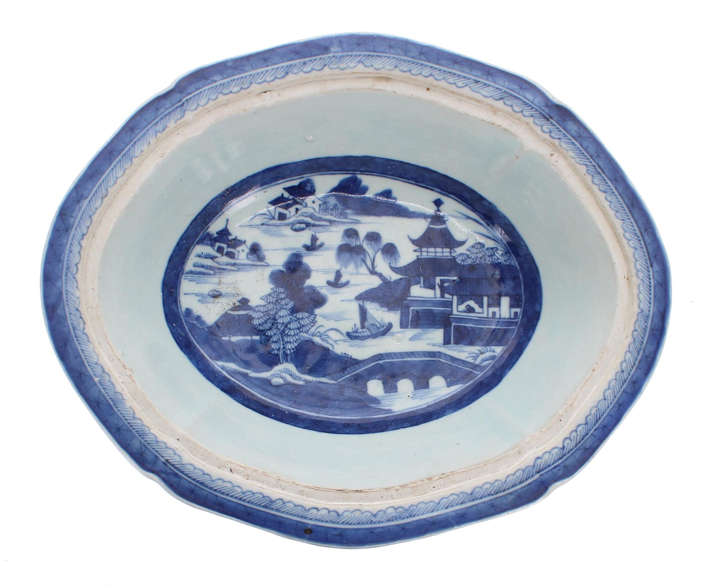 Chinese export blue and white porcelain oval tureen and cover, decorated with pagoda landscapes, 11" - Image 6 of 7