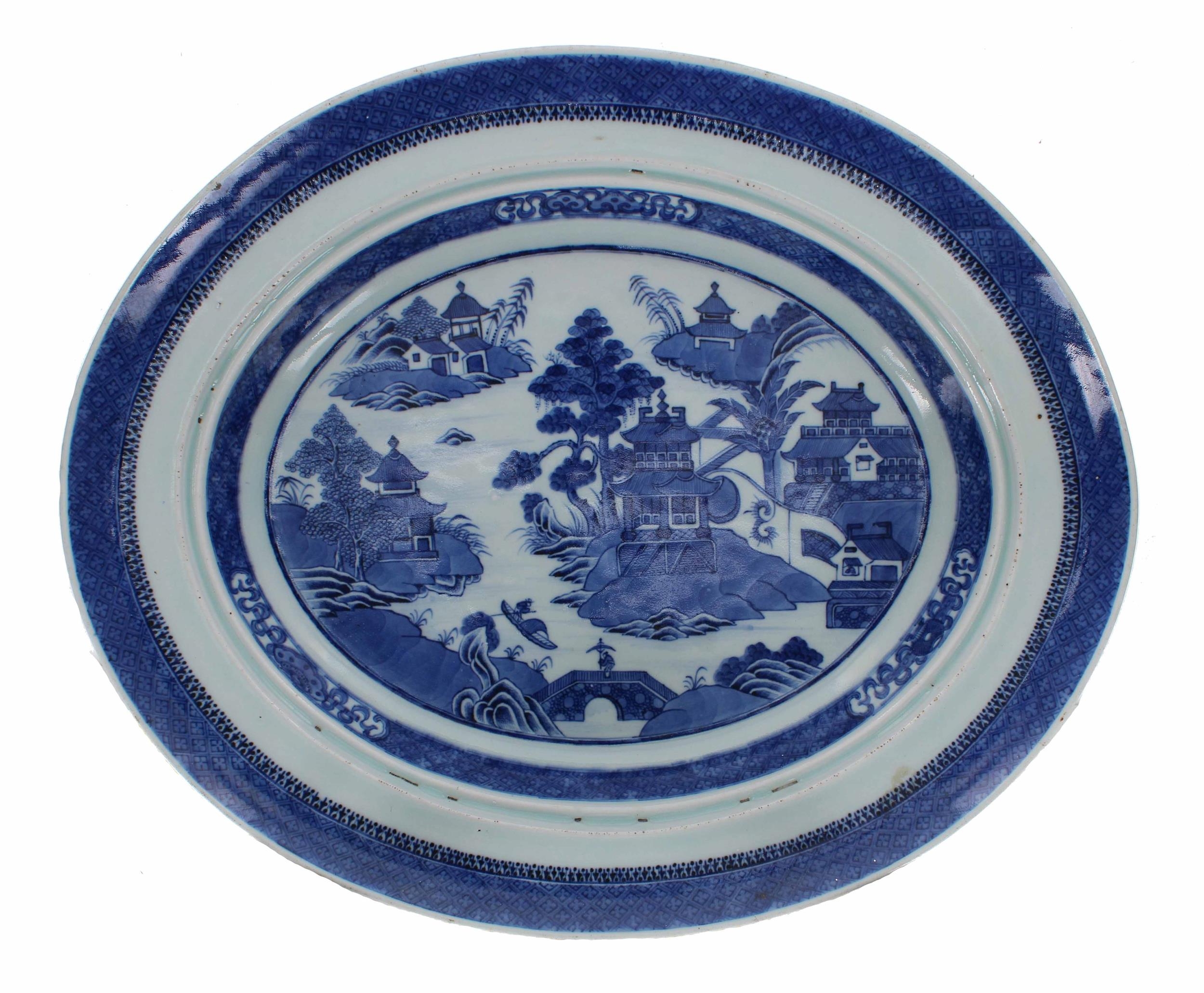 Chinese export blue and white porcelain oval tureen and cover, decorated with pagoda landscapes, 11" - Image 2 of 7