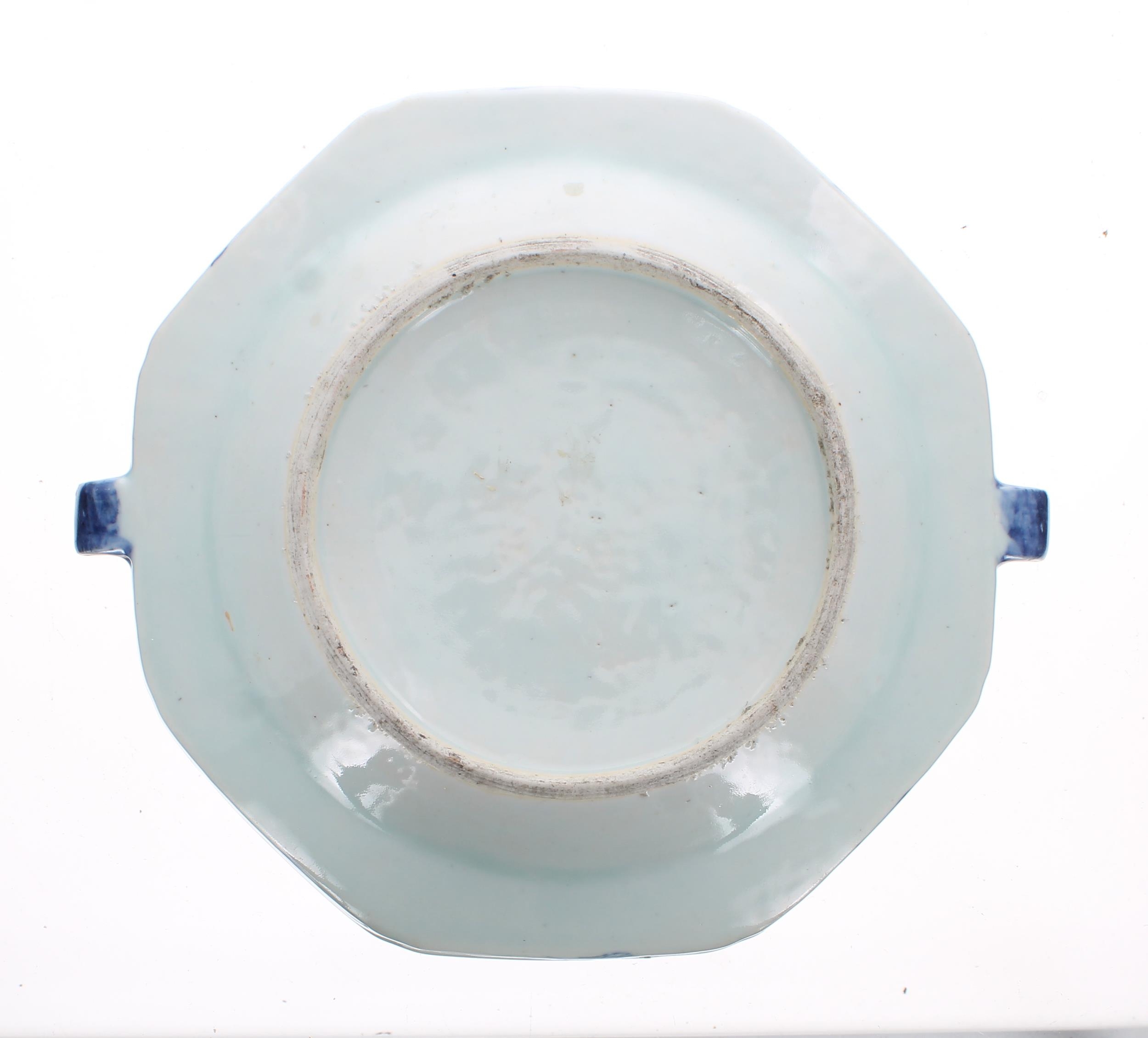 Pair of Chinese export blue and white export porcelain octagonal warming plates, decorated with - Image 3 of 4