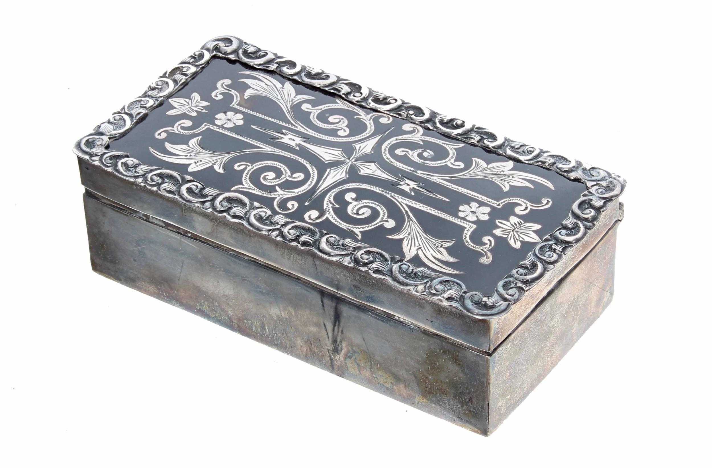 Walker & Hall silver and tortoiseshell trinket box, the foliate pique tortoiseshell hinged cover