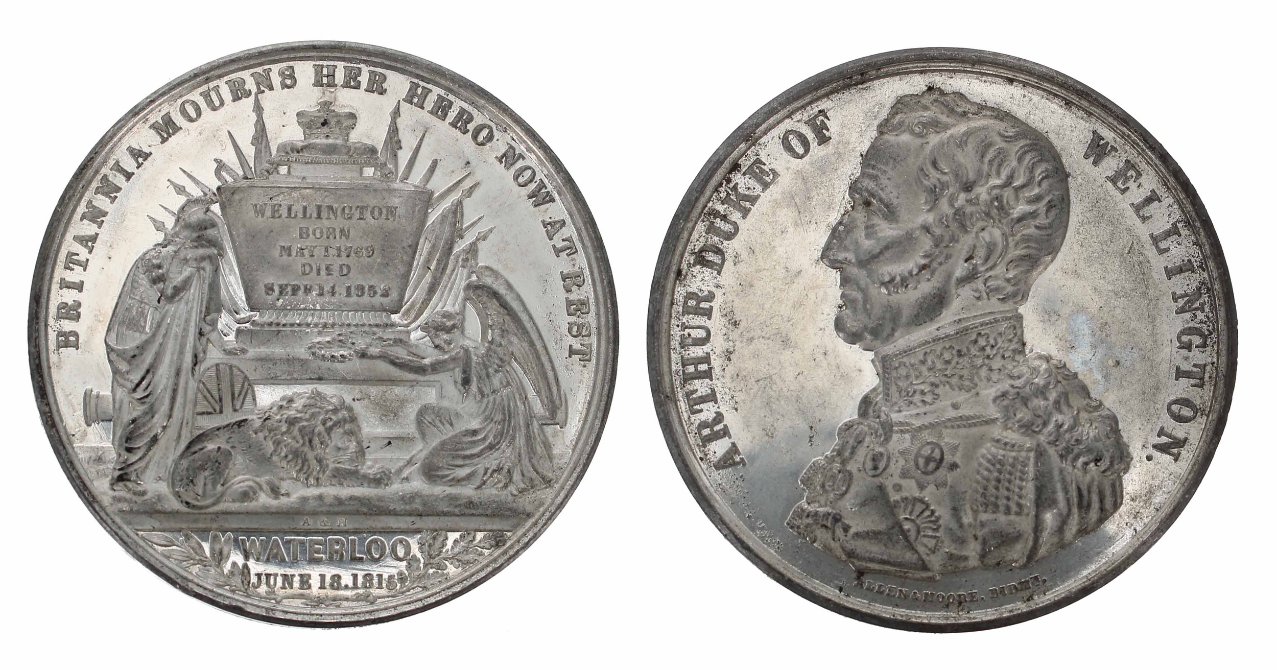 Allen & Moore metal medal - Death of The Duke of Wellington 1852, Uniformed bust portrait opposite