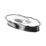 Edwardian oval silver trinket box, with a moulded shaped hinged cover enclosing a gilt interior,