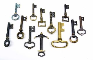 Group of 12 assorted novelty metal key corkscrews (12)