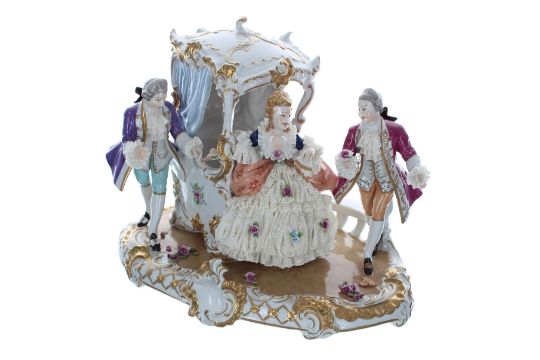 Unterweissbach porcelain figural group of a lady emerging from a sedan chair, with two courtiers - Image 2 of 3