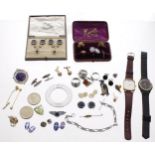Jewellery box containing assorted jewellery and other items, to include silver rings, silver '